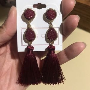 3/$20 🌟Red druzzy stone tassel earrings